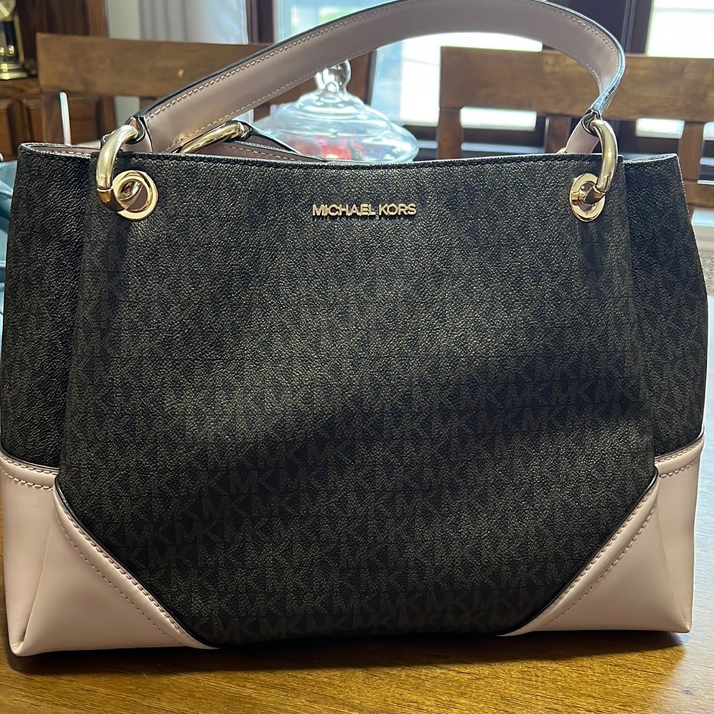 Michael Kors Nicole large shoulder bag with quarter zip wallet. Brown and pink.